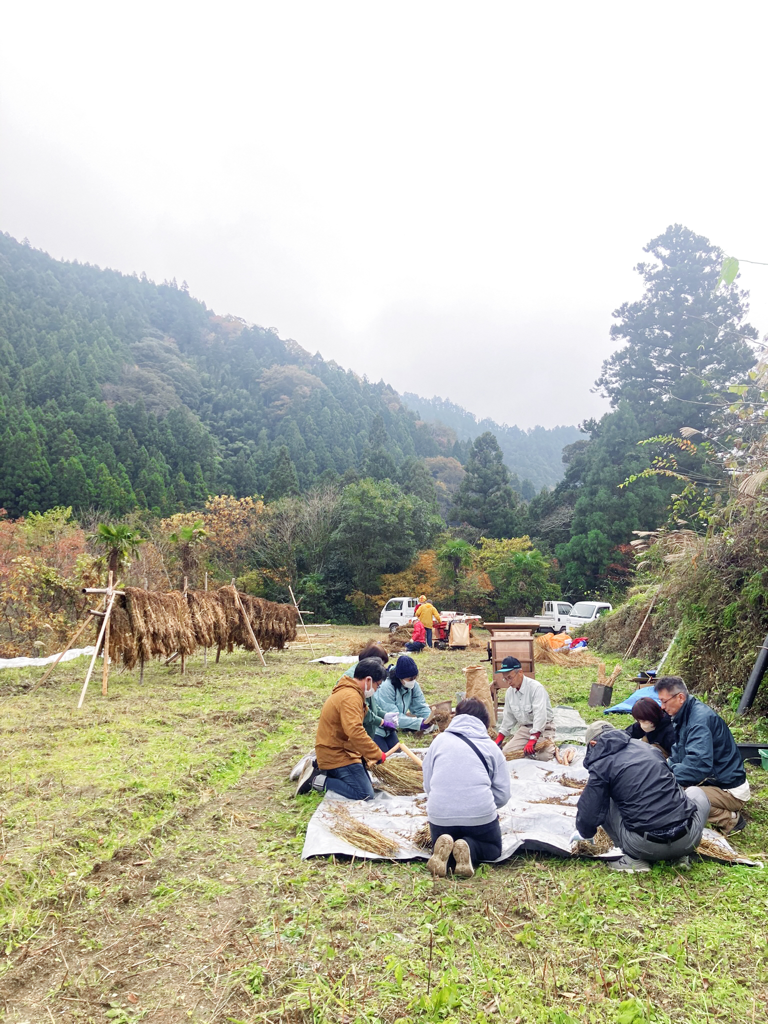 汗見川のそばの脱穀＆そば打ち体験 in 清流館